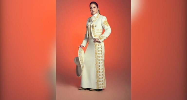 Lucero regresa al mariachi